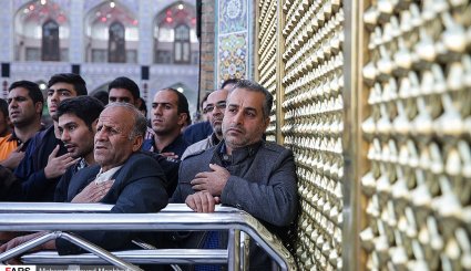 بدرقه خدام و زوار اربعین حسینی در حرم مطهر رضوی