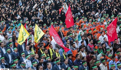بدرقه خدام و زوار اربعین حسینی در حرم مطهر رضوی