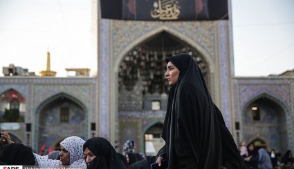بدرقه خدام و زوار اربعین حسینی در حرم مطهر رضوی