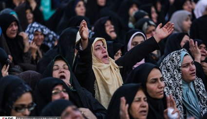 بدرقه خدام و زوار اربعین حسینی در حرم مطهر رضوی