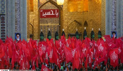 بدرقه خدام و زوار اربعین حسینی در حرم مطهر رضوی