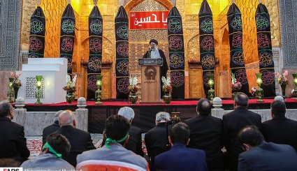 بدرقه خدام و زوار اربعین حسینی در حرم مطهر رضوی