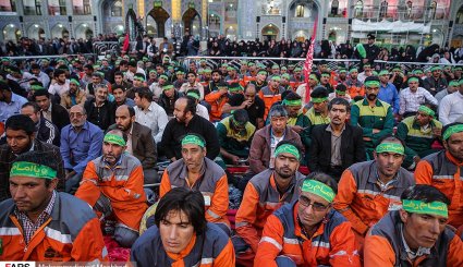 بدرقه خدام و زوار اربعین حسینی در حرم مطهر رضوی