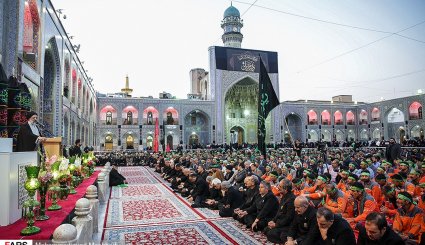 بدرقه خدام و زوار اربعین حسینی در حرم مطهر رضوی
