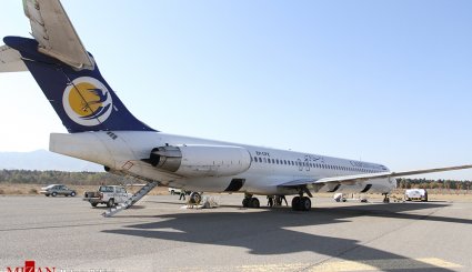 تصاویر خارج شدن هواپیما از باند فرودگاه هاشمی نژاد بر اثر ترکیدگی لاستیک
