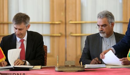 امضای سند تاسیس دفتر حفاظت منافع ایران در عربستان + تصاویر