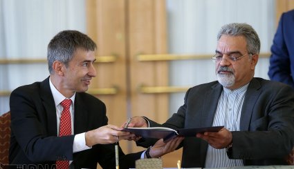 امضای سند تاسیس دفتر حفاظت منافع ایران در عربستان + تصاویر