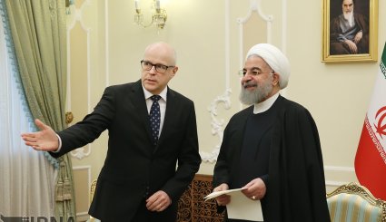 تقدیم استوارنامه های سفرای جدید چهار کشور به روحانی + تصاویر