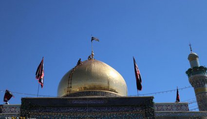 شست‌وشوی گنبد حرم مطهر حضرت زینب(س)
