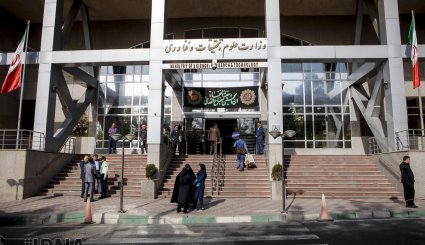 استقبال کارکنان وزارت علوم از وزیر جدید