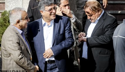 استقبال کارکنان وزارت علوم از وزیر جدید