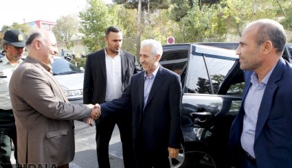 استقبال کارکنان وزارت علوم از وزیر جدید