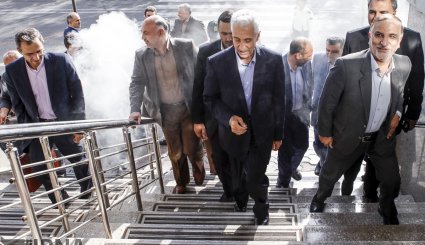 استقبال کارکنان وزارت علوم از وزیر جدید