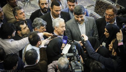 استقبال کارکنان وزارت علوم از وزیر جدید