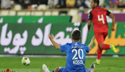 استقلال تهران ۲ - نفت ۰