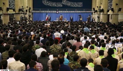 دیدار دانش‌آموزان و دانشجویان با رهبر انقلاب + تصاویر