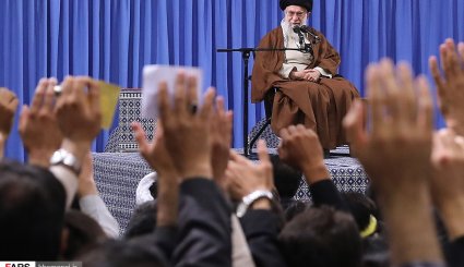 دیدار دانش‌آموزان و دانشجویان با رهبر انقلاب + تصاویر