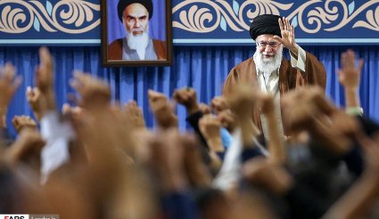 دیدار دانش‌آموزان و دانشجویان با رهبر انقلاب + تصاویر