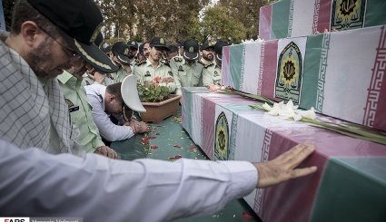 تشییع ۵۴ شهید تازه‌ تفحص‌ شده نیروی انتظامی در ستاد فرماندهی ناجا + تصاویر
