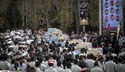 تشییع ۵۴ شهید تازه‌ تفحص‌ شده نیروی انتظامی در ستاد فرماندهی ناجا + تصاویر