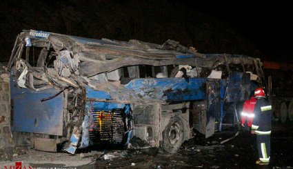 تصاویر/ واژگونی اتوبوس در جاده فیروزکوه

