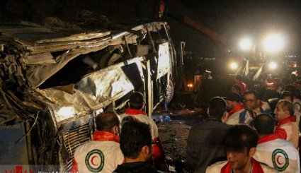 تصاویر/ واژگونی اتوبوس در جاده فیروزکوه
