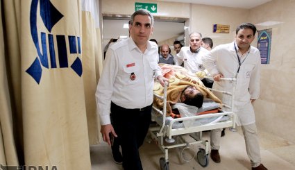 انتقال مصدومان حادثه واژگونی اتوبوس حامل زائران ایرانی به بیمارستان سینا