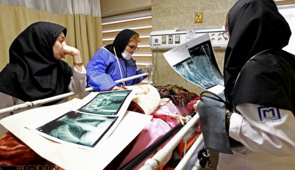 انتقال مصدومان حادثه واژگونی اتوبوس حامل زائران ایرانی به بیمارستان سینا