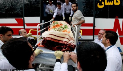 انتقال مصدومان حادثه واژگونی اتوبوس حامل زائران ایرانی به بیمارستان سینا