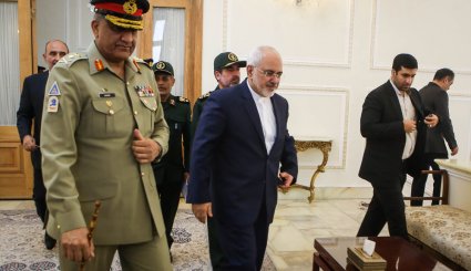 دیدار فرمانده ارتش پاکستان با وزیر امور خارجه + تصاویر