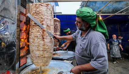 پذیرایی از زائران اربعین حسینی
