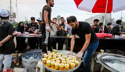 پذیرایی از زائران اربعین حسینی
