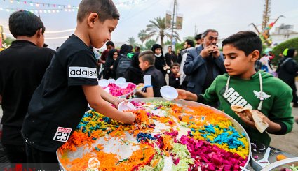 پذیرایی از زائران اربعین حسینی
