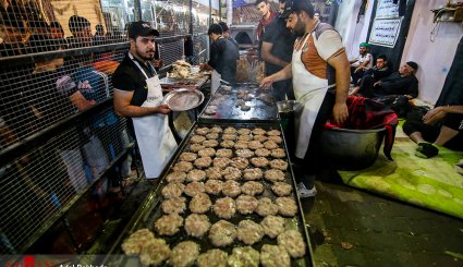 پذیرایی از زائران اربعین حسینی
