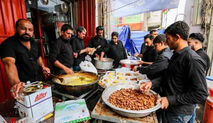 پذیرایی از زائران اربعین حسینی
