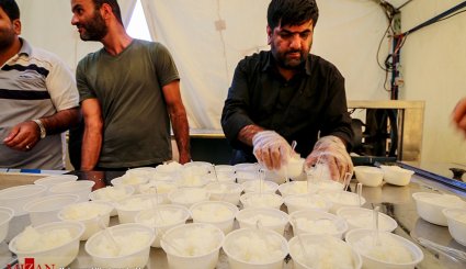 پذیرایی از زائران اربعین حسینی
