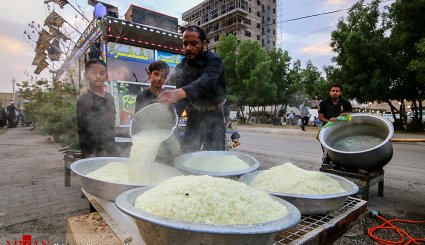 پذیرایی از زائران اربعین حسینی
