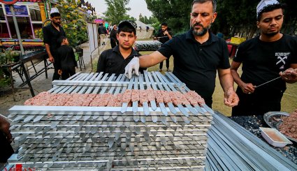 پذیرایی از زائران اربعین حسینی
