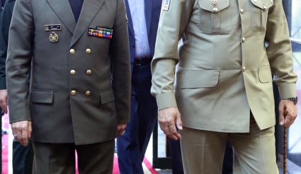 دیدار فرمانده ارتش پاکستان با وزیر دفاع و پشتیبانی نیروهای مسلح