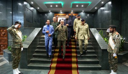 دیدار فرمانده ارتش پاکستان با وزیر دفاع و پشتیبانی نیروهای مسلح