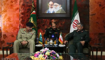 دیدار فرمانده ارتش پاکستان با فرمانده سپاه پاسداران
