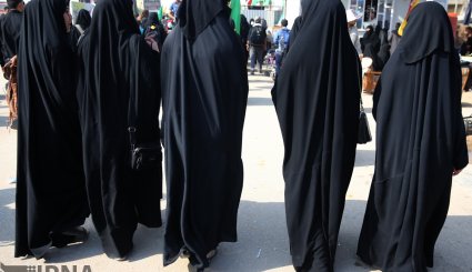 راهپیمایی زایرین اربعین در مسیر نجف به کربلا 