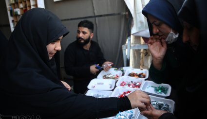 راهپیمایی زایرین اربعین در مسیر نجف به کربلا 