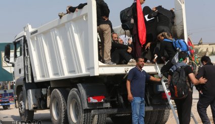 راهپیمایی زایرین اربعین در مسیر نجف به کربلا 