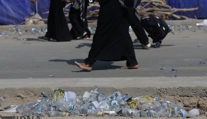 راهپیمایی زایرین اربعین در مسیر نجف به کربلا 
