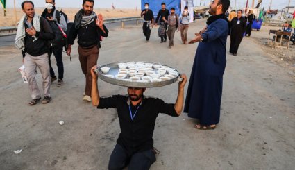 پذیرایی از زائران پیاده کربلا