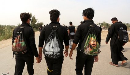 پیاده روی زائران اربعین حسینی از مسیر سماوه به کربلا

