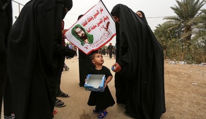 پیاده روی زائران اربعین حسینی از مسیر سماوه به کربلا
