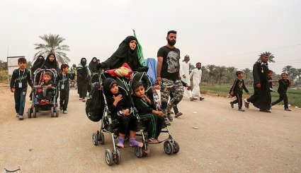 پیاده روی زائران اربعین حسینی از مسیر سماوه به کربلا
