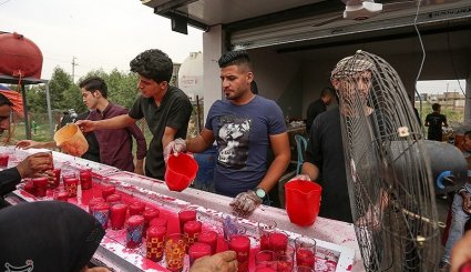 پیاده روی زائران اربعین حسینی از مسیر سماوه به کربلا
